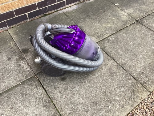 Dyson large vacumn - dyson, no
